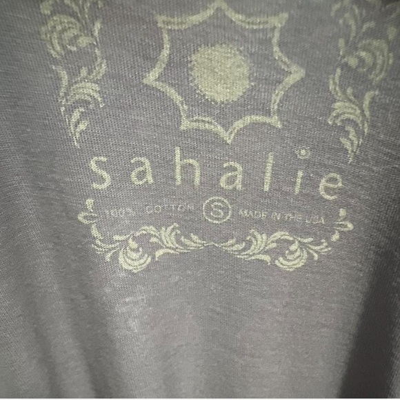 Sahalie Charcoal Tee with Coral Floral Design - Picture 4 of 5